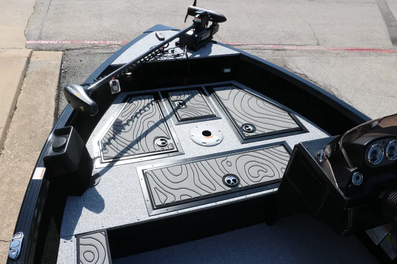 Slide: The Image of Smoker Craft 166 SC 2025 - 17