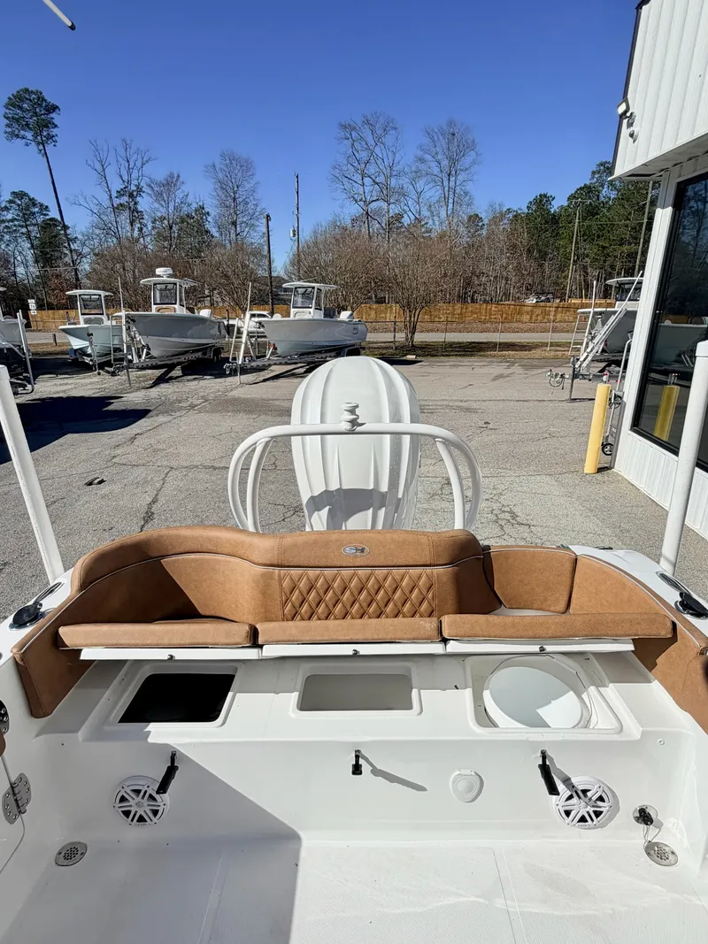 Slide: The Image of Sea Hunt Ultra 245 SE 2026 - 12