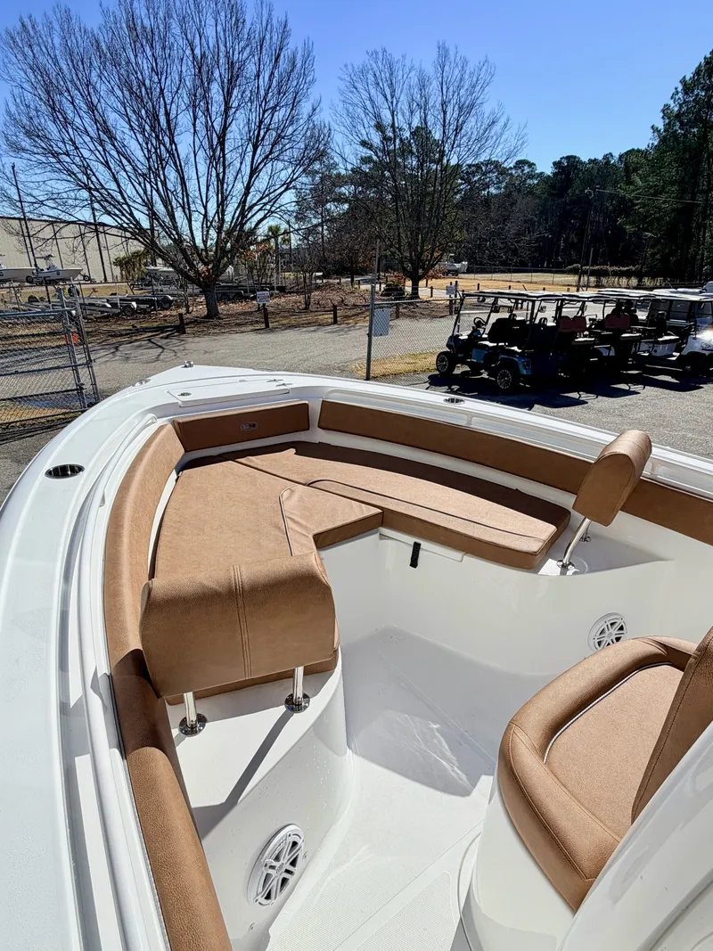 Slide: The Image of Sea Hunt Ultra 245 SE 2026 - 14