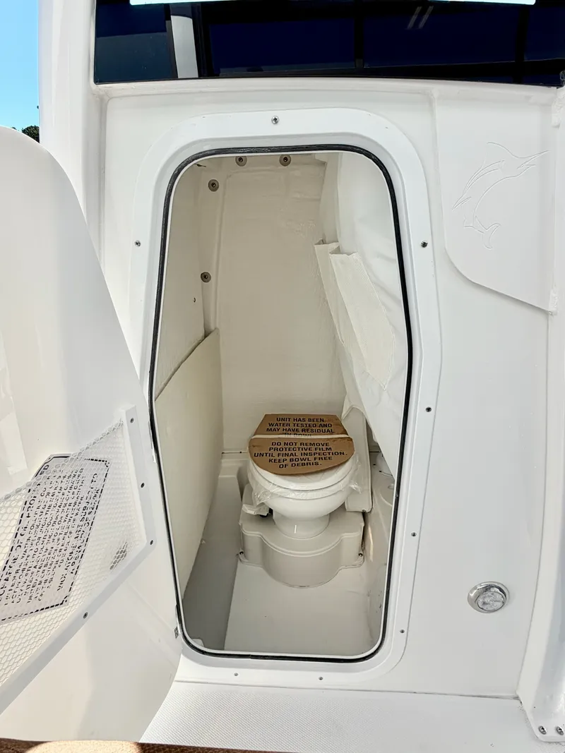 Slide: The Image of Sea Hunt Ultra 245 SE 2026 - 16