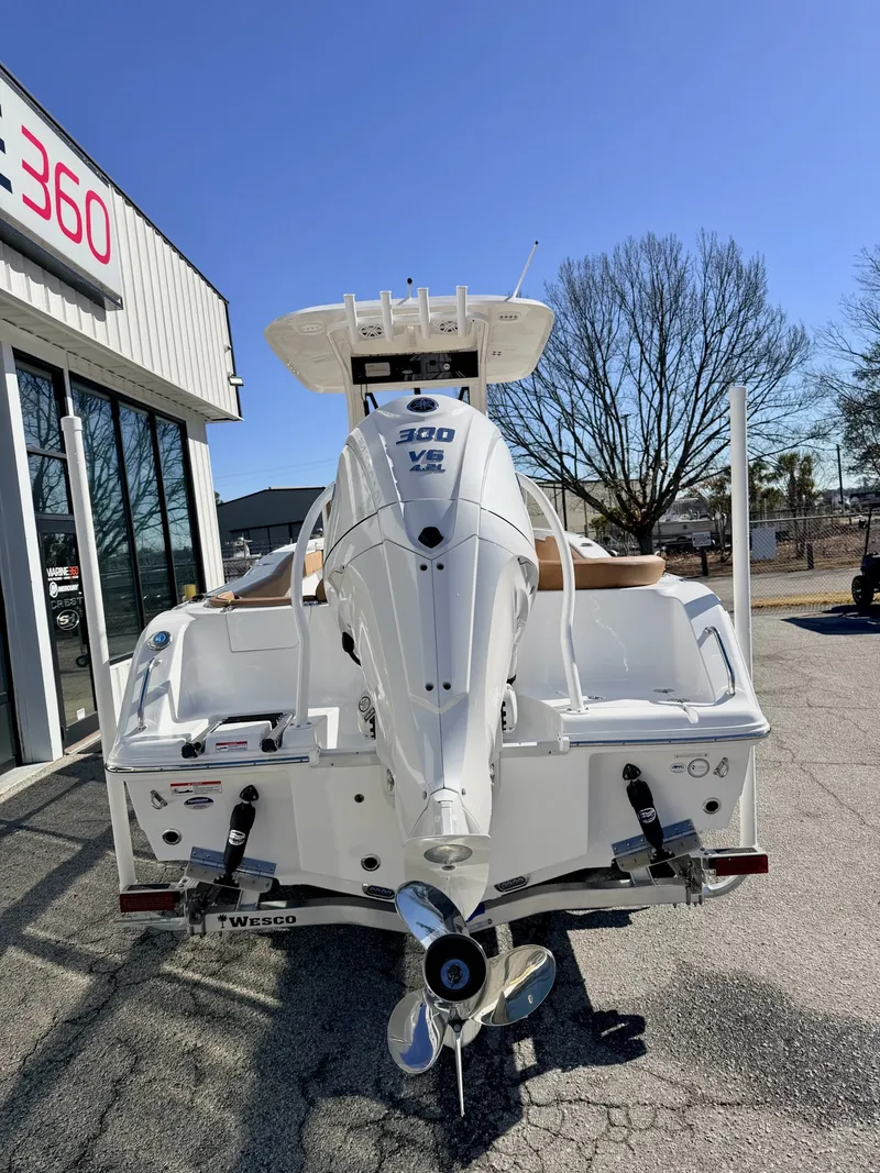 Slide: The Image of Sea Hunt Ultra 245 SE 2026 - 3