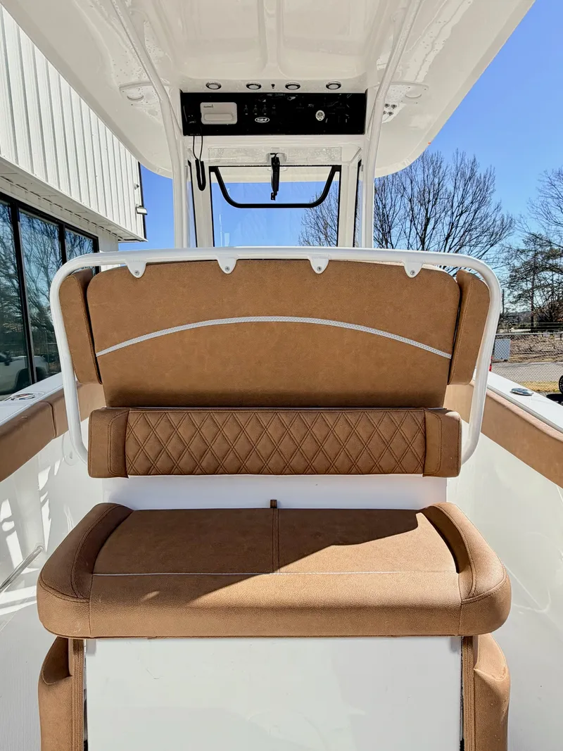 Slide: The Image of Sea Hunt Ultra 245 SE 2026 - 5