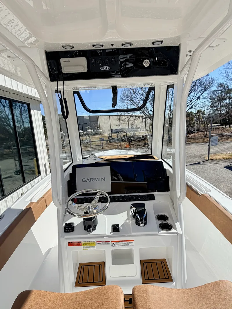 Slide: The Image of Sea Hunt Ultra 245 SE 2026 - 7