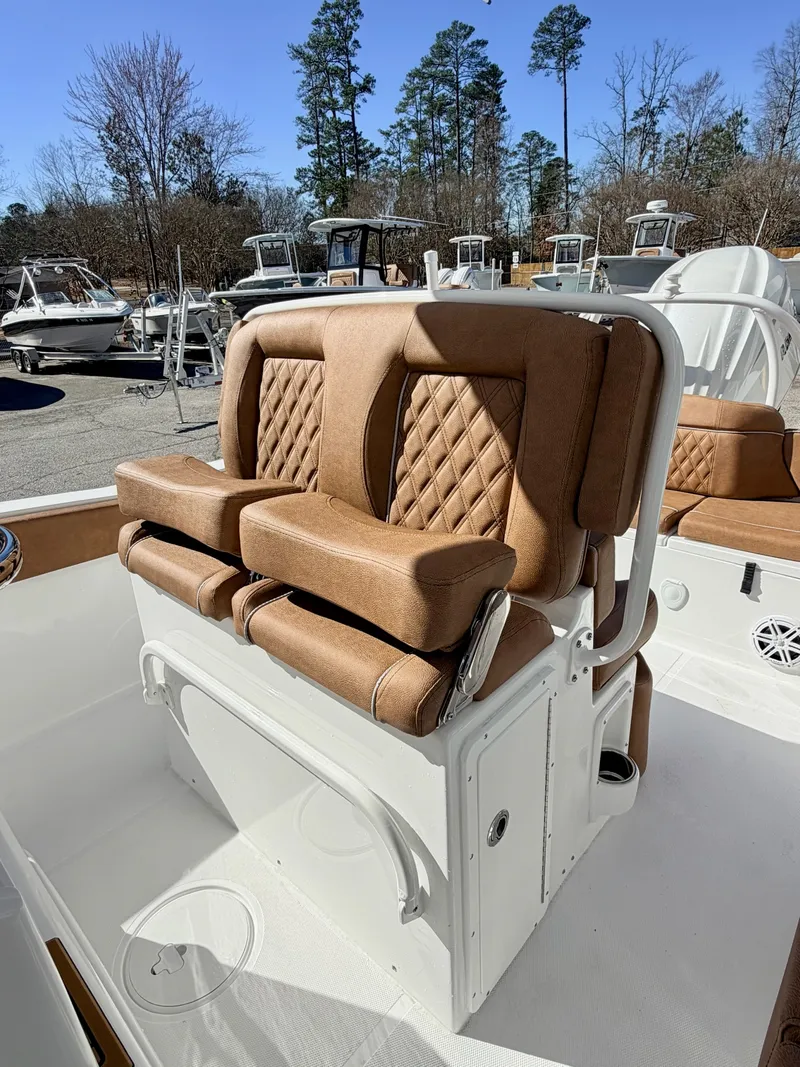 Slide: The Image of Sea Hunt Ultra 245 SE 2026 - 8