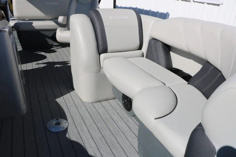 Slide: The Image of Sylvan Mirage 820 CLZ DH Tri-Toon 2026 - 15