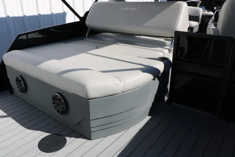 Slide: The Image of Sylvan Mirage 820 CLZ DH Tri-Toon 2026 - 23