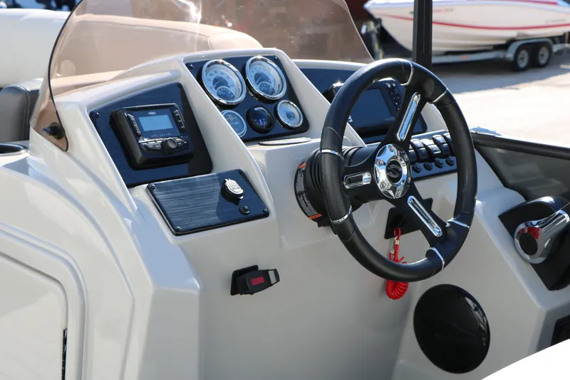 Slide: The Image of Sylvan Mirage 820 Party Fish Tri-Toon 2026 - 14