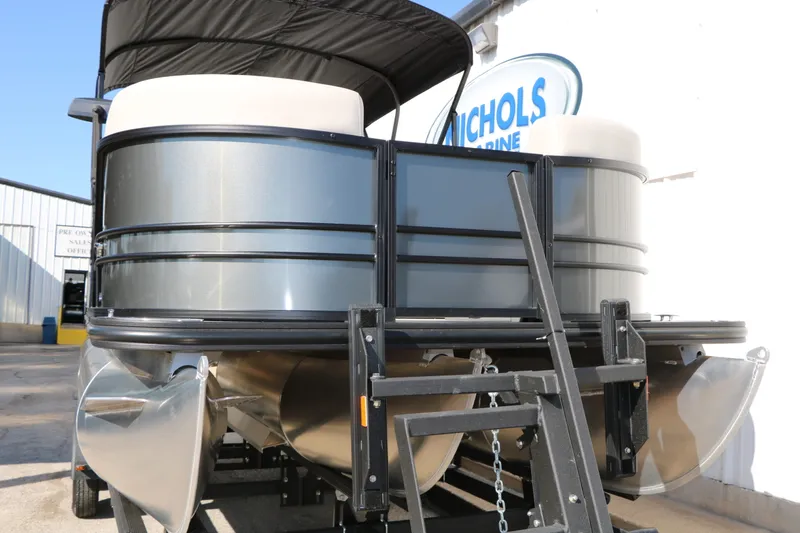 Slide: The Image of Sylvan Mirage 820 Party Fish Tri-Toon 2026 - 19