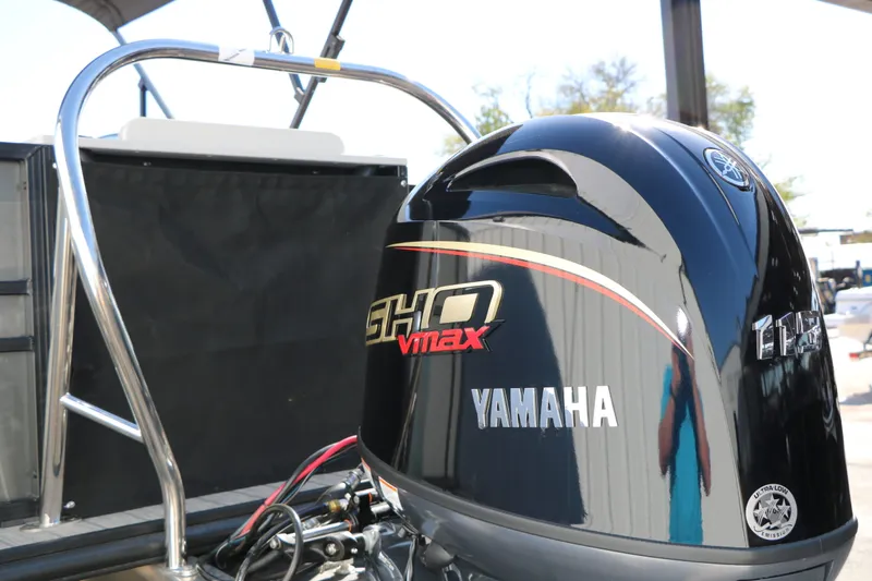 Slide: The Image of Sylvan Mirage 820 Party Fish Tri-Toon 2026 - 22