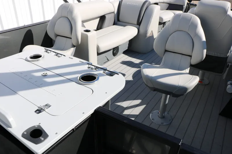 Slide: The Image of Sylvan Mirage 820 Party Fish Tri-Toon 2026 - 8