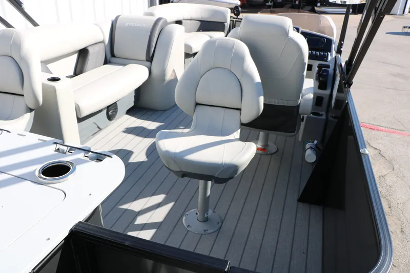 Slide: The Image of Sylvan Mirage 820 Party Fish Tri-Toon 2026 - 9