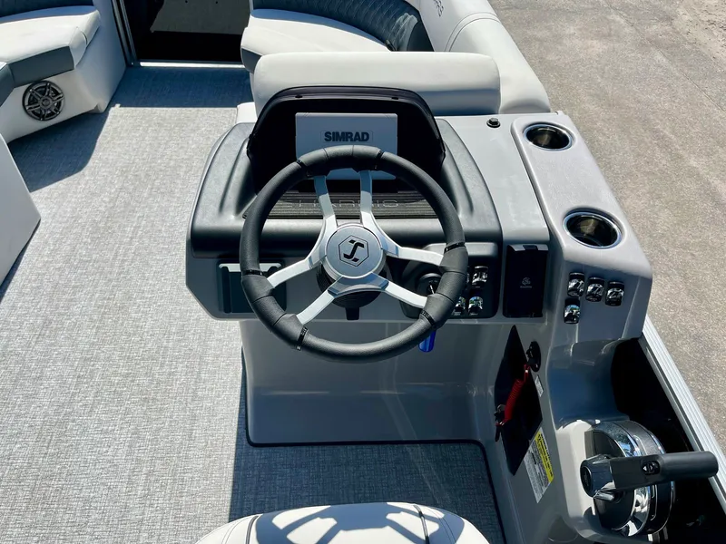 Slide: The Image of Harris Sunliner 210 2025 - 10