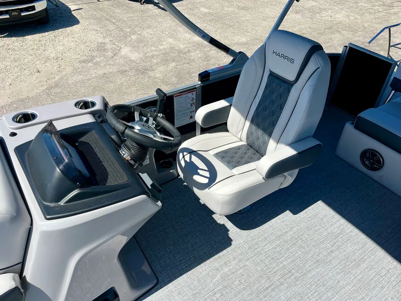 Slide: The Image of Harris Sunliner 210 2025 - 11