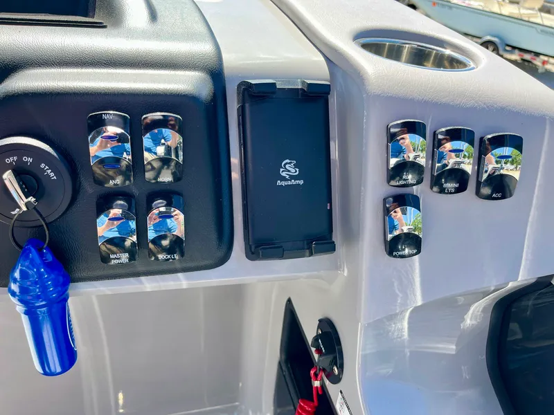 Slide: The Image of Harris Sunliner 210 2025 - 14