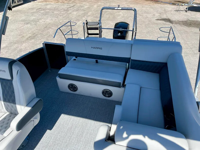 Slide: The Image of Harris Sunliner 210 2025 - 17