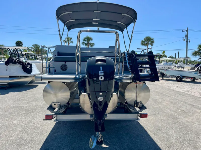 Slide: The Image of Harris Sunliner 210 2025 - 2