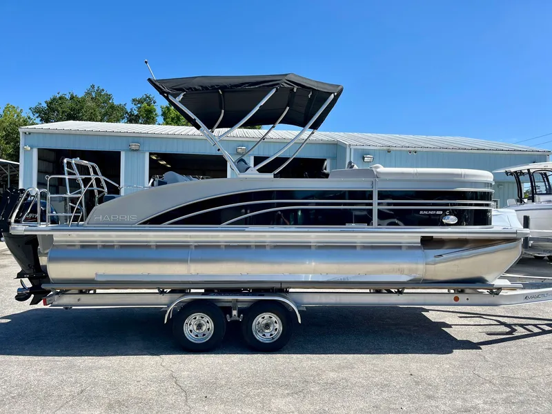 Slide: The Image of Harris Sunliner 210 2025 - 4