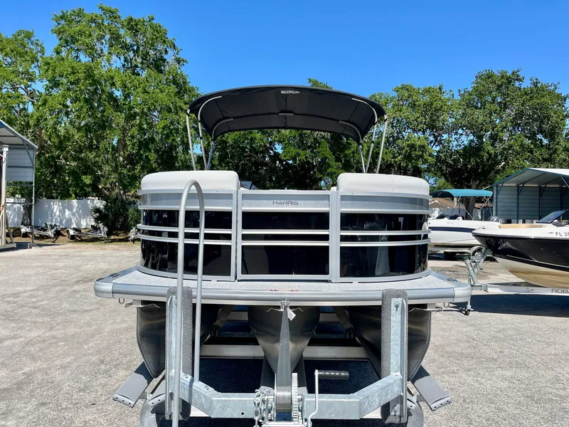 Slide: The Image of Harris Sunliner 210 2025 - 6