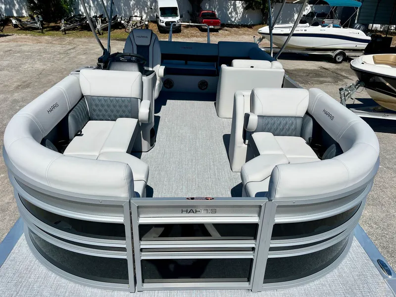 Slide: The Image of Harris Sunliner 210 2025 - 7