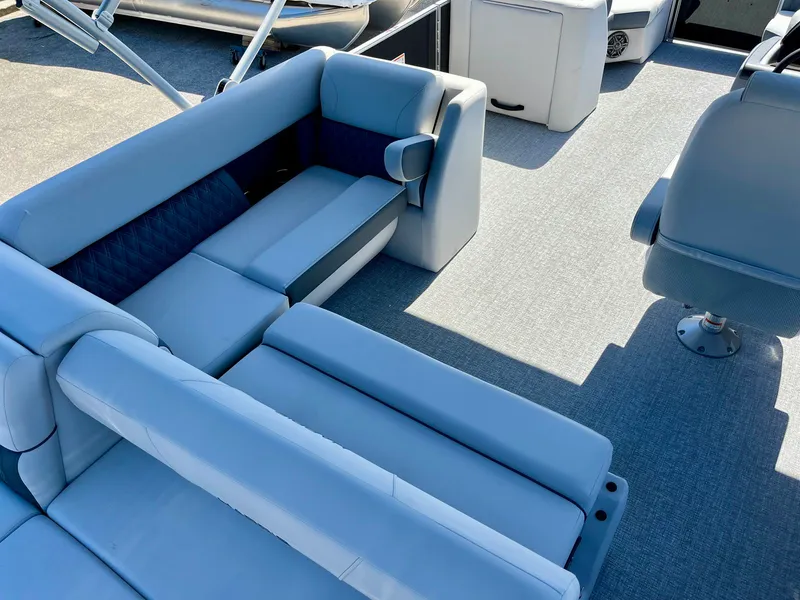 Slide: The Image of Harris Sunliner 210 2025 - 8