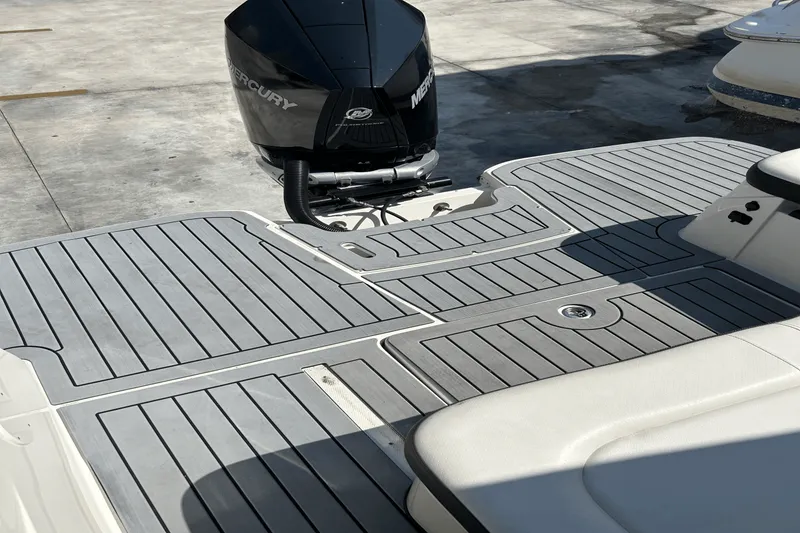 Slide: The Image of Sea Ray 250 SDX OUTBOARD 2019 - 14