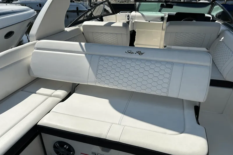 Slide: The Image of Sea Ray 250 SDX OUTBOARD 2019 - 15