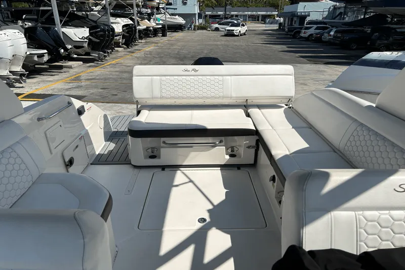 Slide: The Image of Sea Ray 250 SDX OUTBOARD 2019 - 18