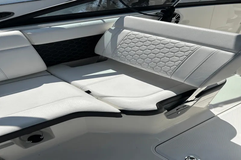 Slide: The Image of Sea Ray 250 SDX OUTBOARD 2019 - 22