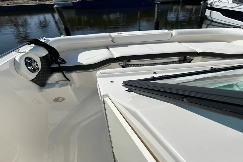 Slide: The Image of Sea Ray 250 SDX OUTBOARD 2019 - 26