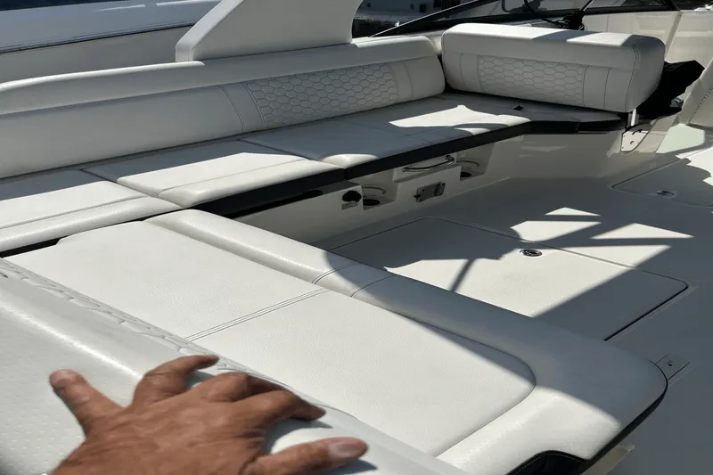 Slide: The Image of Sea Ray 250 SDX OUTBOARD 2019 - 4
