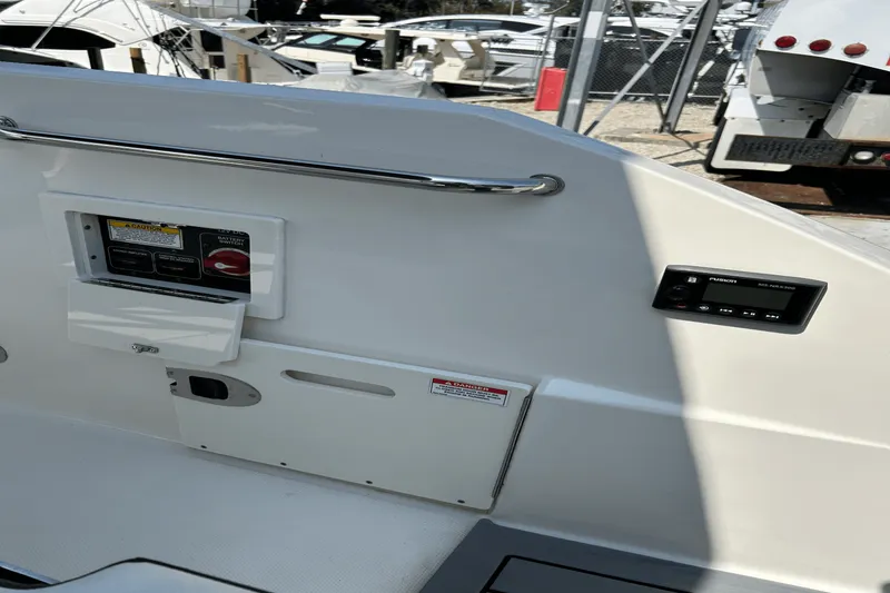 Slide: The Image of Sea Ray 250 SDX OUTBOARD 2019 - 6