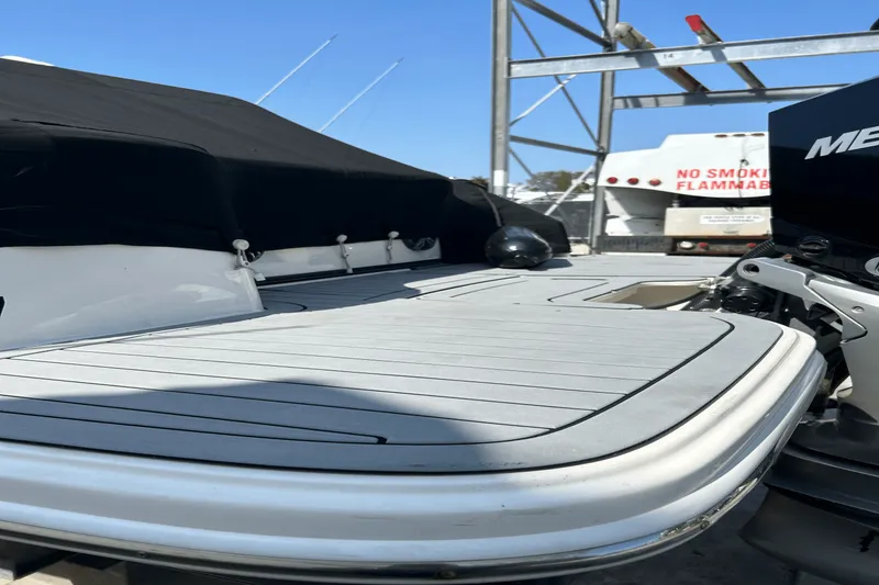 Slide: The Image of Sea Ray 250 SDX OUTBOARD 2019 - 9