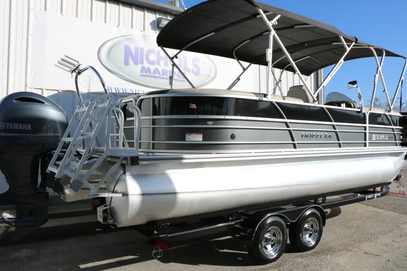 Slide: The Image of Trifecta 24 RF Le 2020 - 2