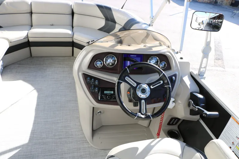 Slide: The Image of Trifecta 24 RF Le 2020 - 24