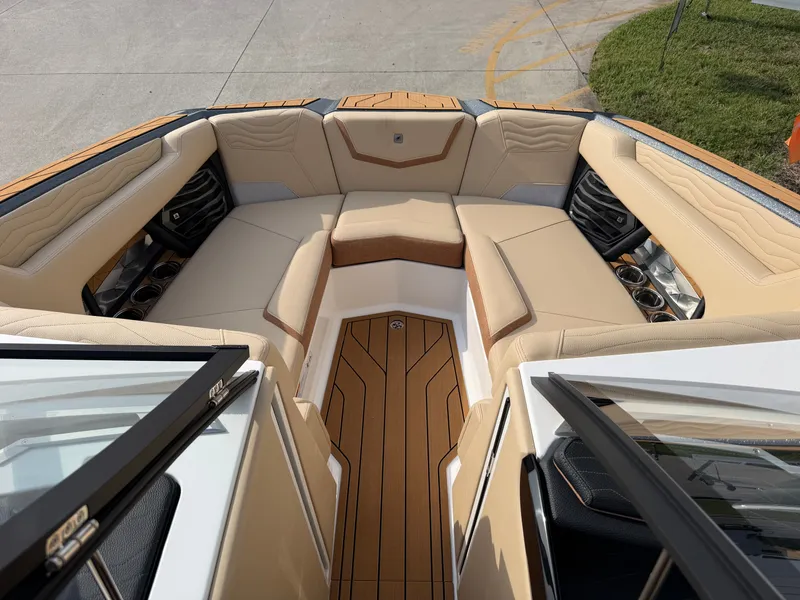 Slide: The Image of Nautique G23 2026 - 14