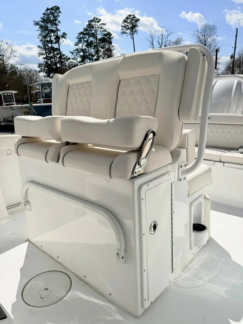 Slide: The Image of Sea Hunt Ultra 255SE 2026 - 10