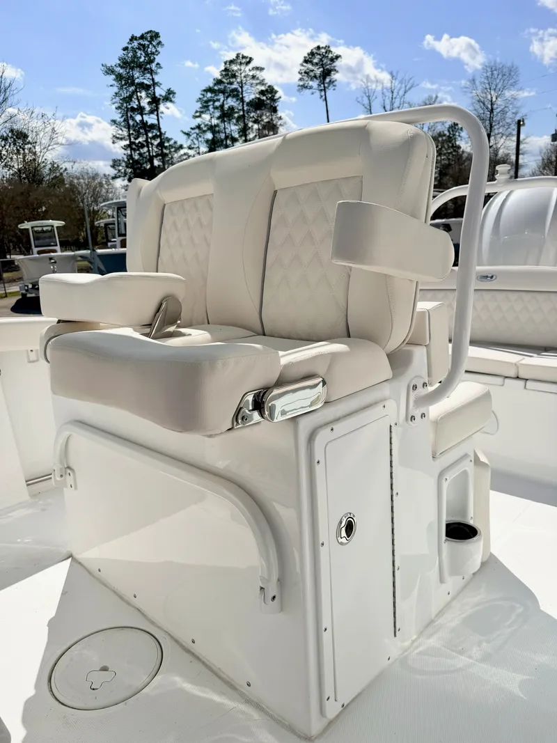 Slide: The Image of Sea Hunt Ultra 255SE 2026 - 11