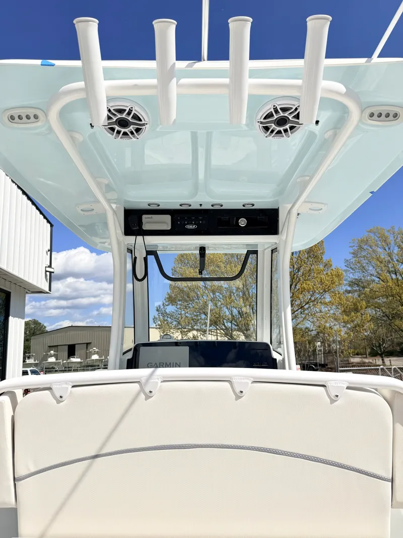 Slide: The Image of Sea Hunt Ultra 255SE 2026 - 12