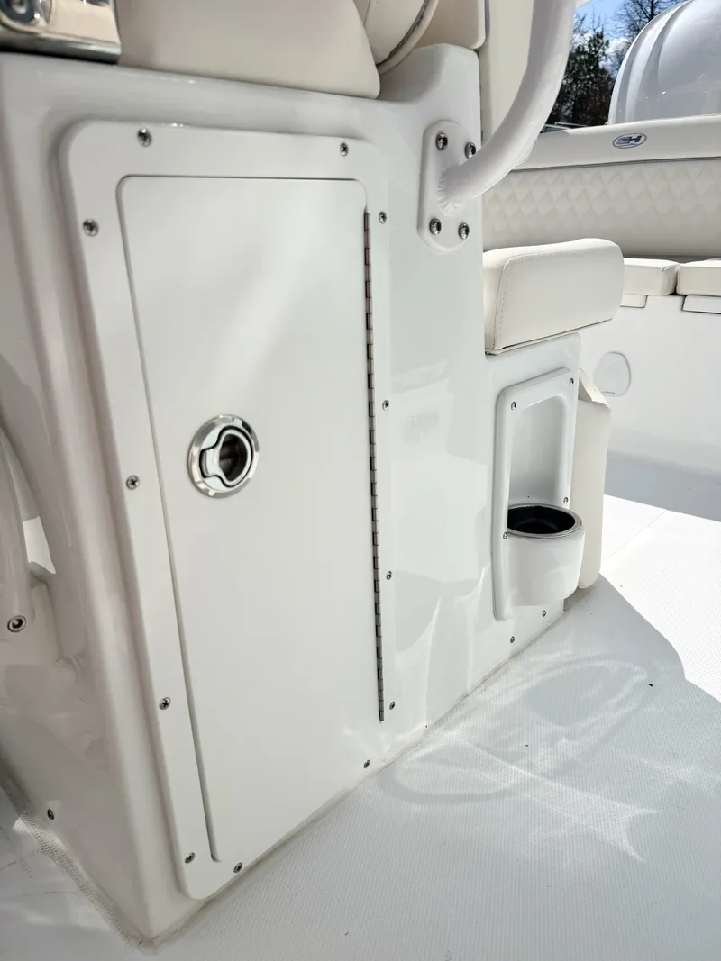 Slide: The Image of Sea Hunt Ultra 255SE 2026 - 15