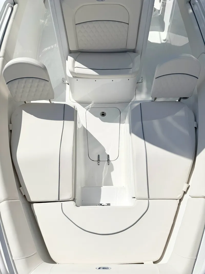 Slide: The Image of Sea Hunt Ultra 255SE 2026 - 19