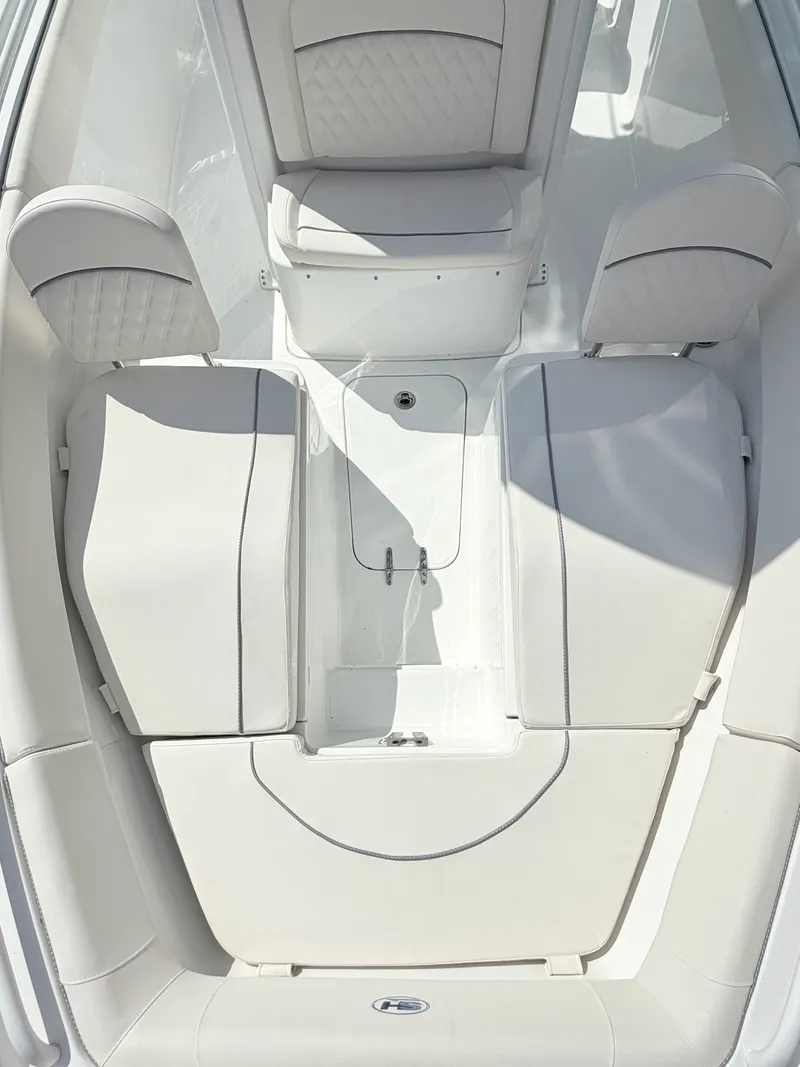 Slide: The Image of Sea Hunt Ultra 255SE 2026 - 20