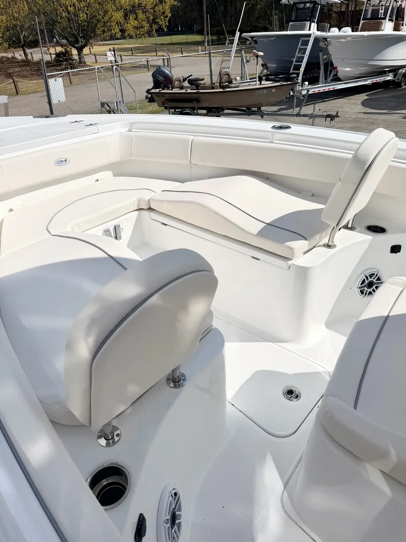 Slide: The Image of Sea Hunt Ultra 255SE 2026 - 22