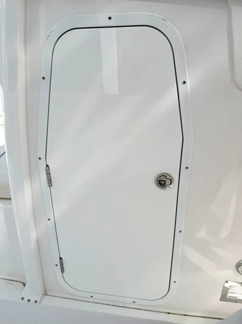 Slide: The Image of Sea Hunt Ultra 255SE 2026 - 23