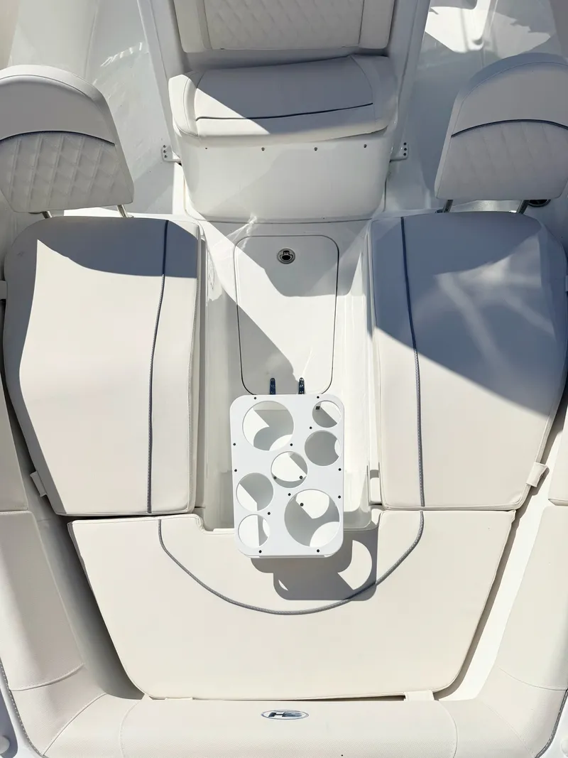 Slide: The Image of Sea Hunt Ultra 255SE 2026 - 24