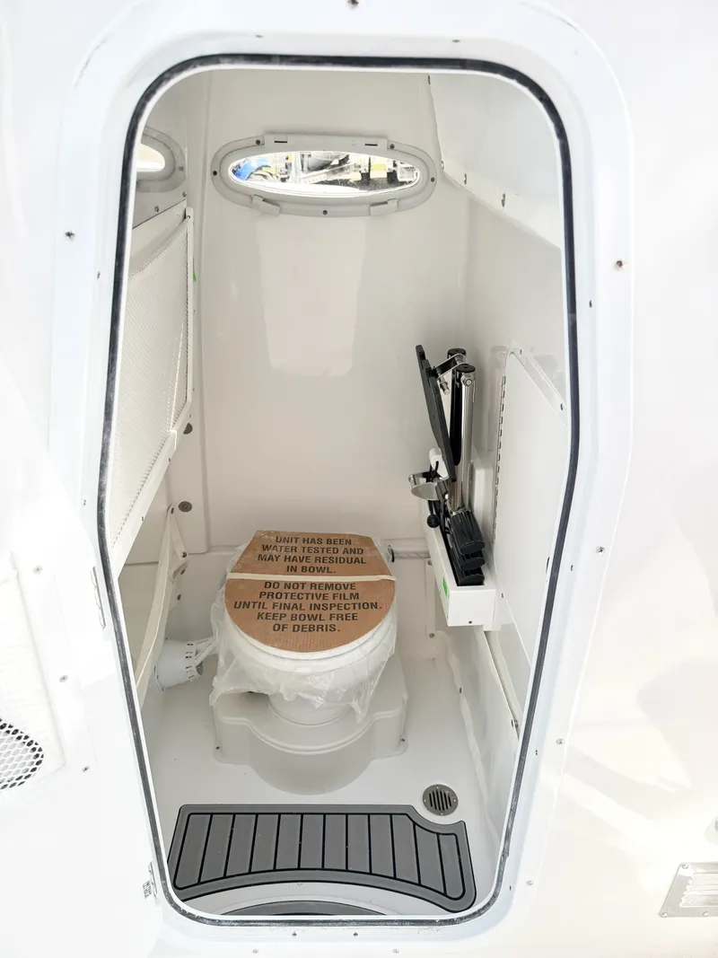 Slide: The Image of Sea Hunt Ultra 255SE 2026 - 25