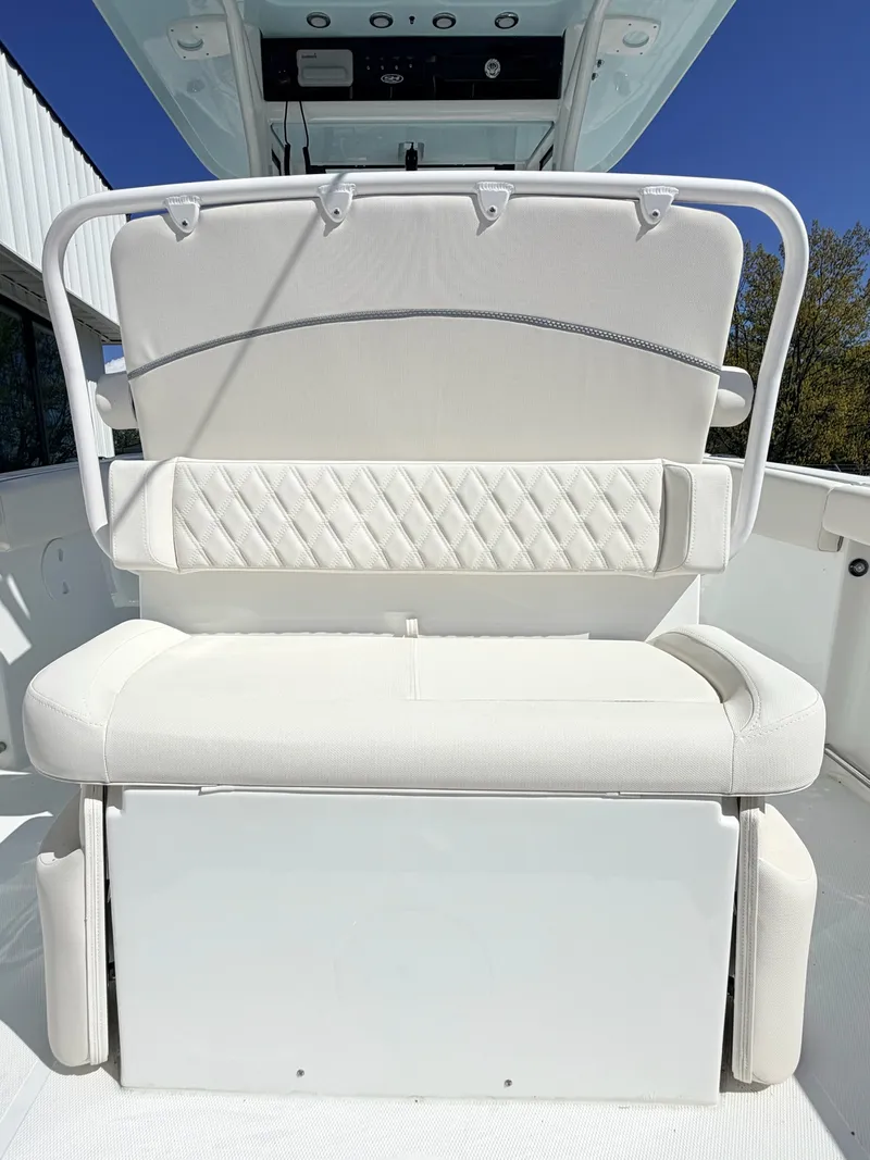 Slide: The Image of Sea Hunt Ultra 255SE 2026 - 6