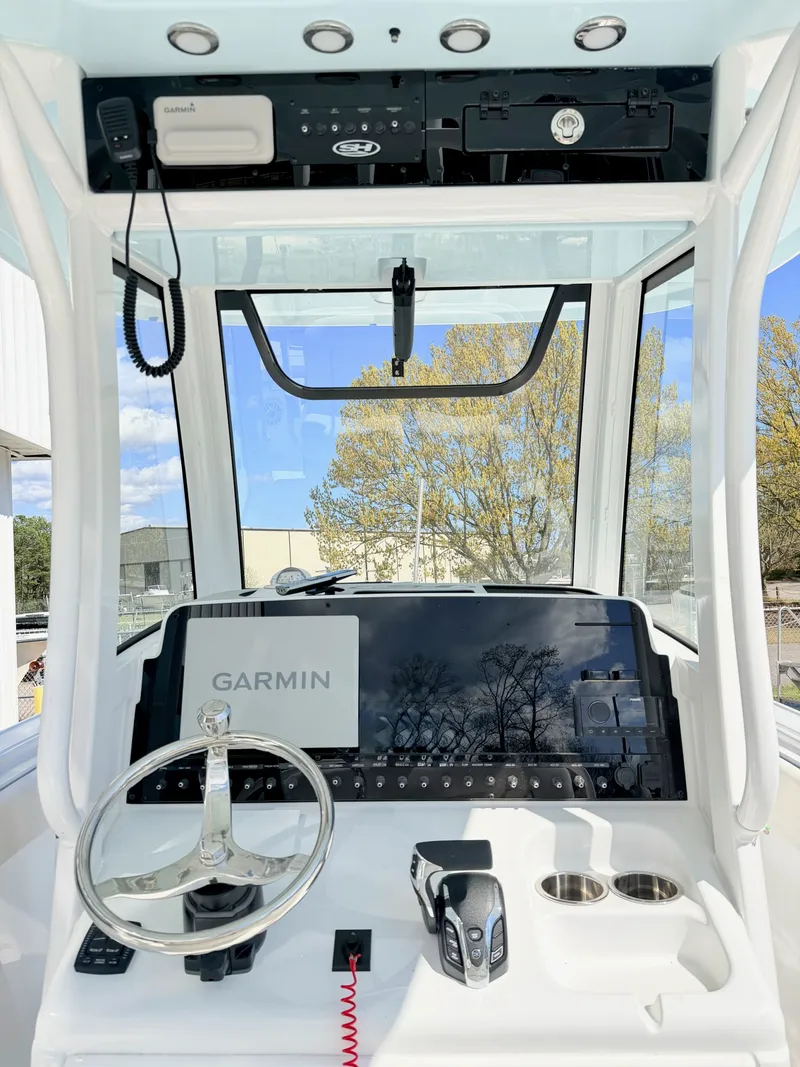 Slide: The Image of Sea Hunt Ultra 255SE 2026 - 7