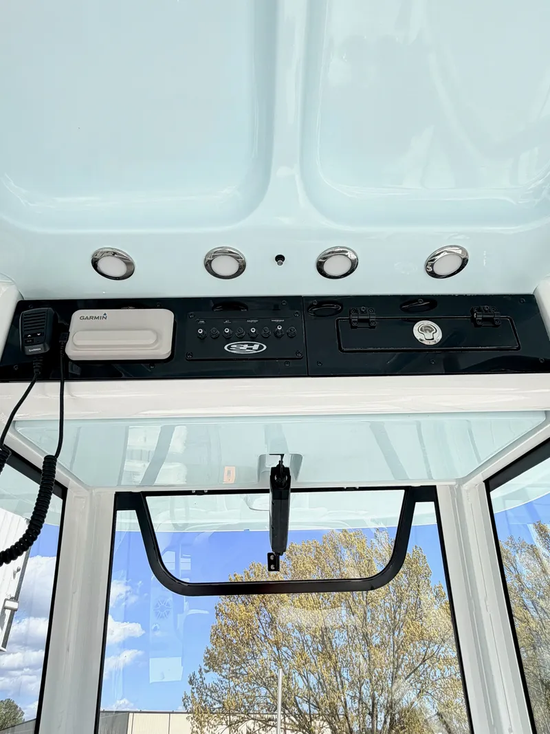 Slide: The Image of Sea Hunt Ultra 255SE 2026 - 9