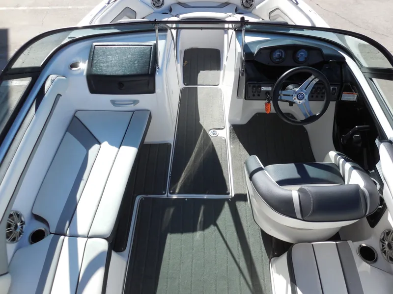 Slide: The Image of Yamaha AR195 2017 - 8