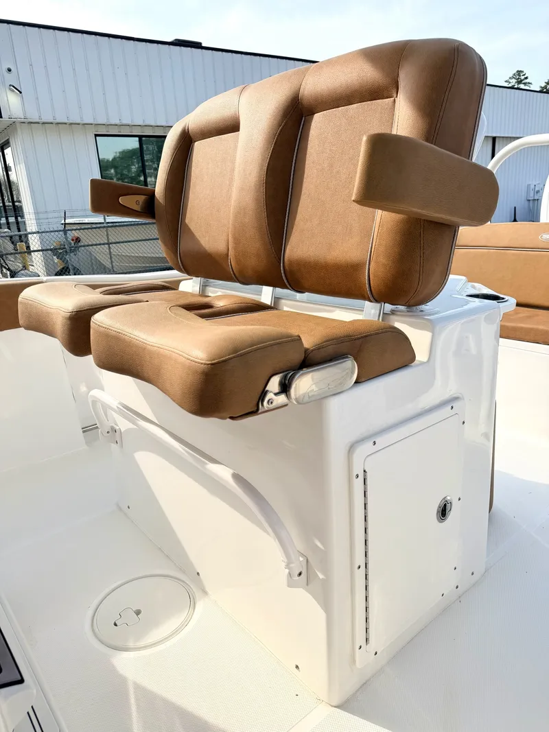 Slide: The Image of Sea Hunt Ultra 255SE 2023 - 10